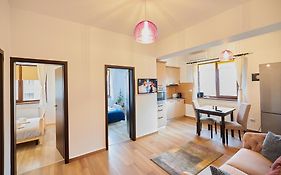 Cozy 3 Bedroom Apartments In Centre Of Iasi Palas Mall